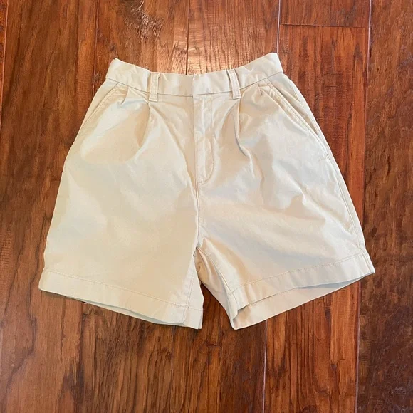 GAP high rise pleated khaki shorts in washwell 00